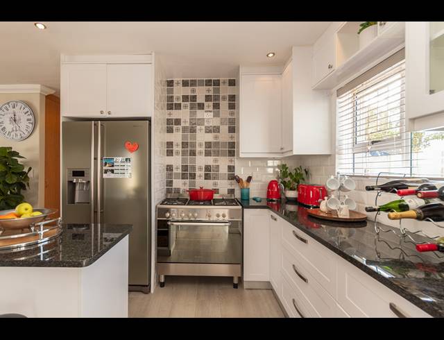 3 BEDROOM FREEHOLD FOR SALE IN PARKLANDS